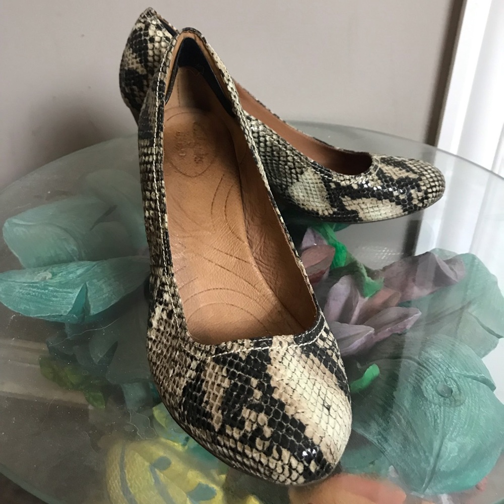Snake skin wedges